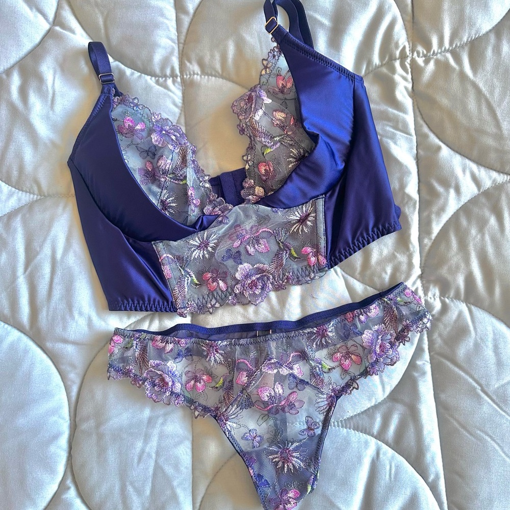 Flash Sale! 🎉 Victoria's Secret Purple Lace Bra Set